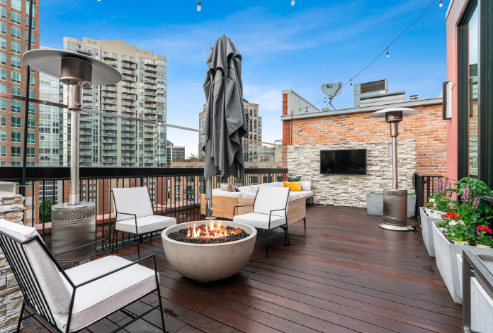 Spacious Townhome with Rooftop Terrace